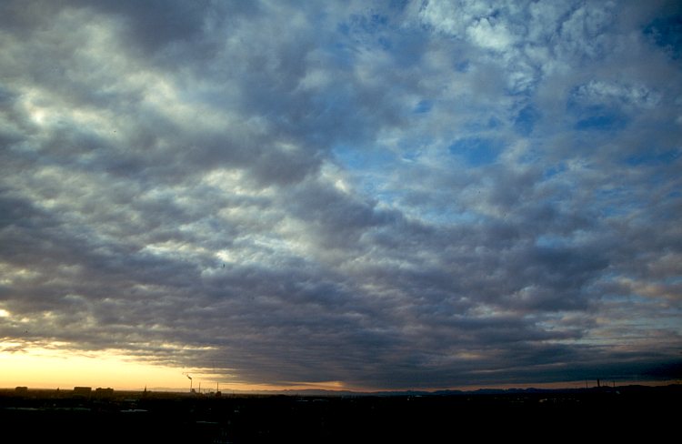 Wolken - Karlsruher Wolkenatlas - Stratocumulus Stratiformis Perlucidus